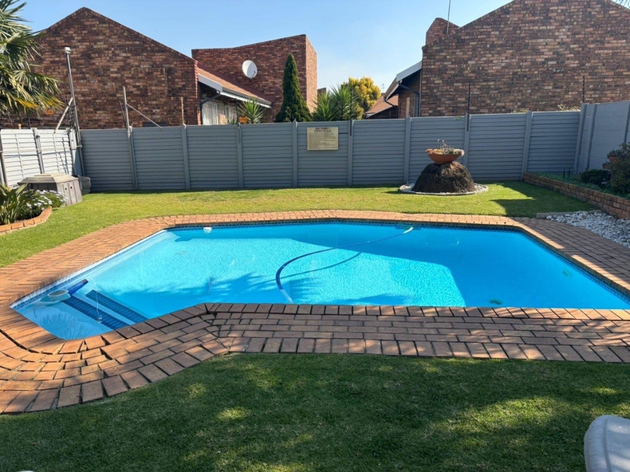 2 Bedroom Property for Sale in Brentwood Park Gauteng
