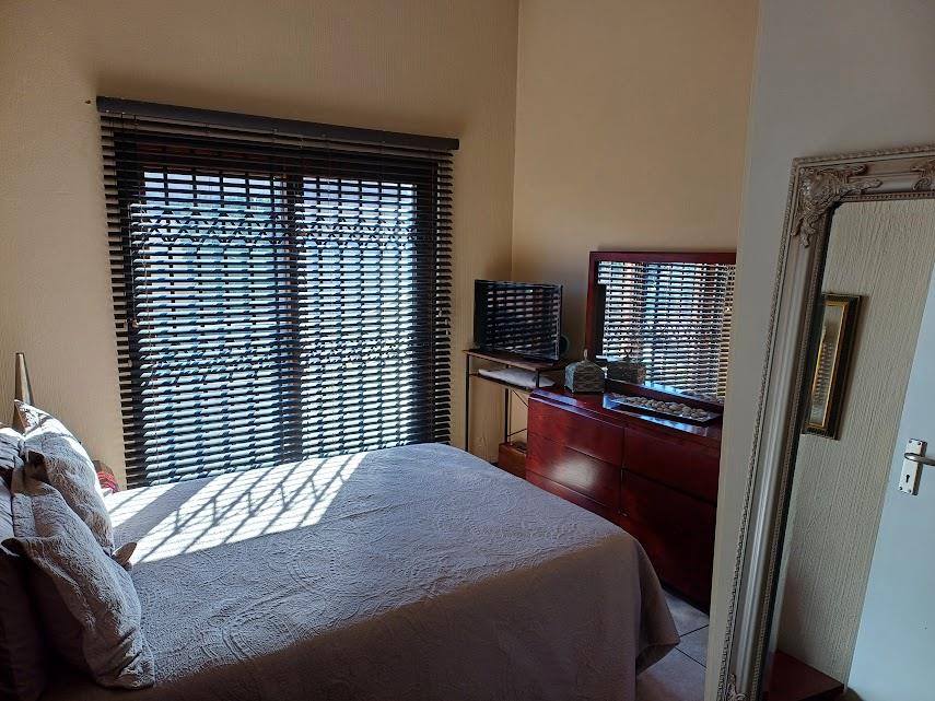 3 Bedroom Property for Sale in Oakdene Gauteng
