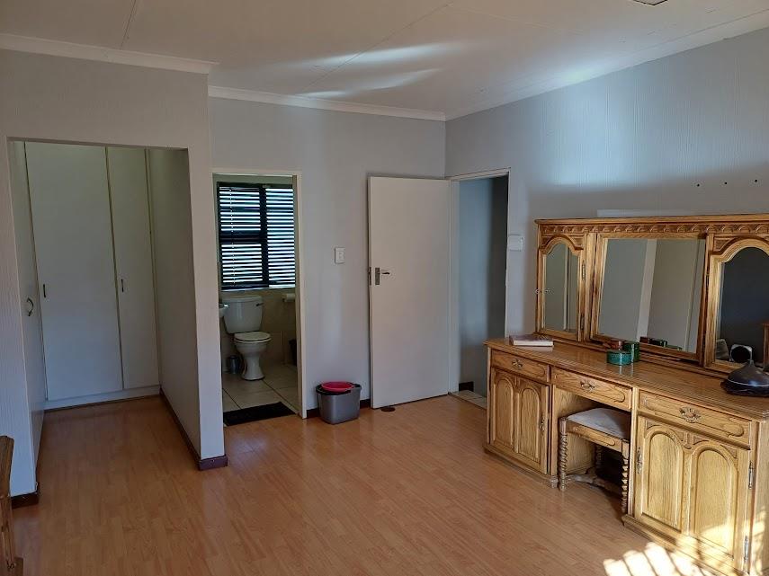 3 Bedroom Property for Sale in Oakdene Gauteng