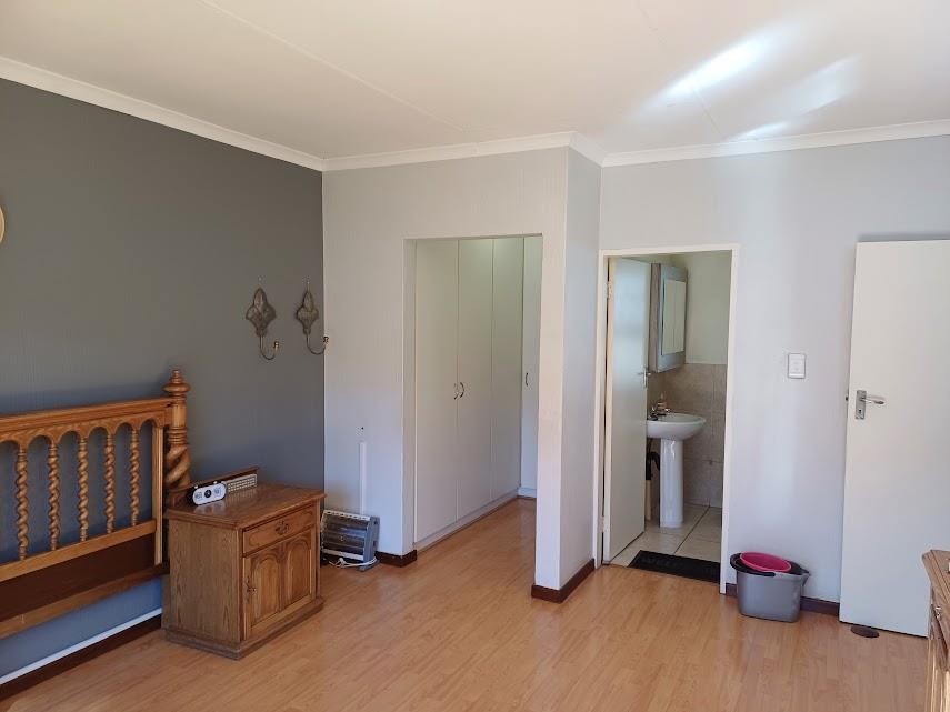 3 Bedroom Property for Sale in Oakdene Gauteng