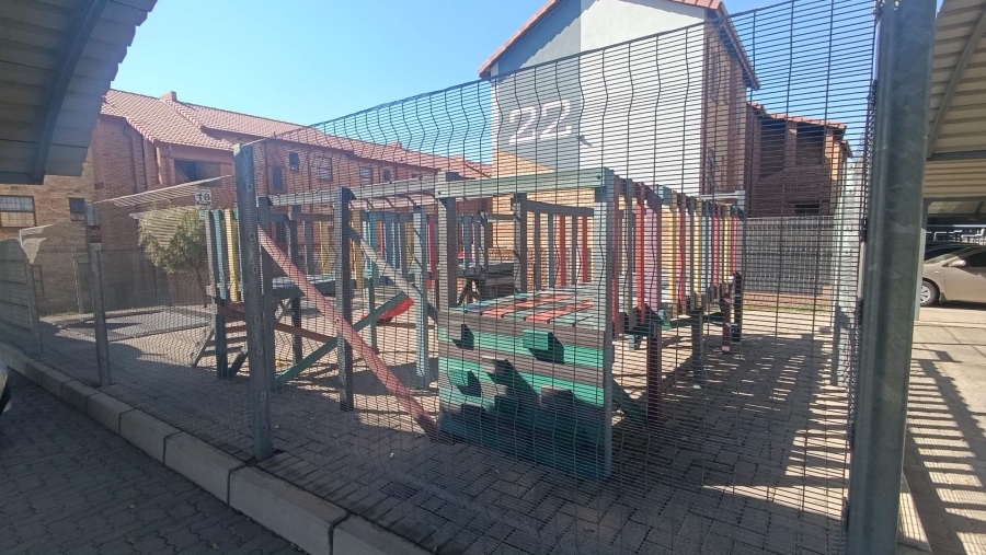 1 Bedroom Property for Sale in Erand Gardens Gauteng