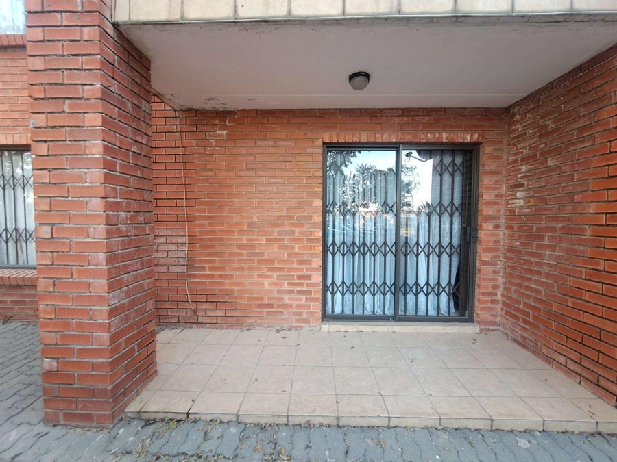 To Let 2 Bedroom Property for Rent in Kosmosdal Gauteng