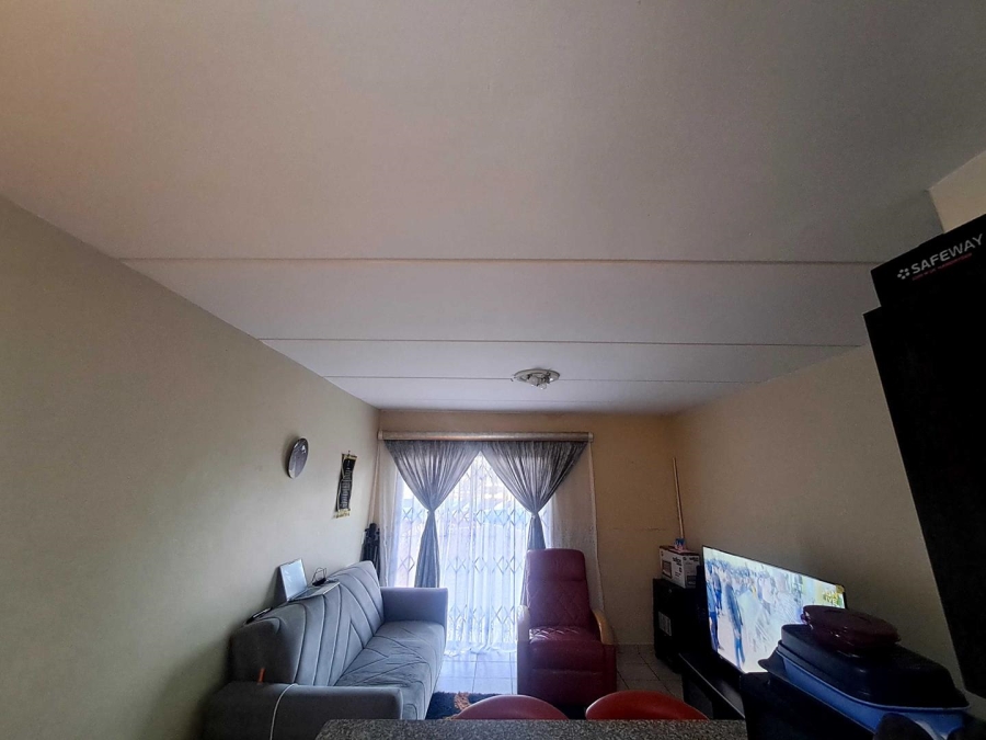 To Let 2 Bedroom Property for Rent in Kosmosdal Gauteng