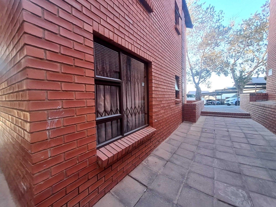 To Let 2 Bedroom Property for Rent in Kosmosdal Gauteng