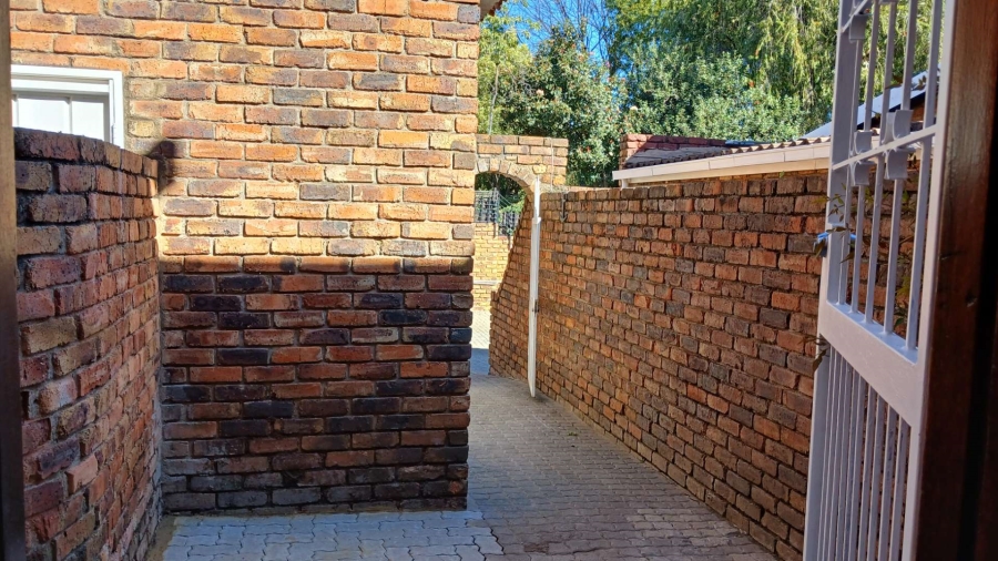 To Let 3 Bedroom Property for Rent in River Club Gauteng