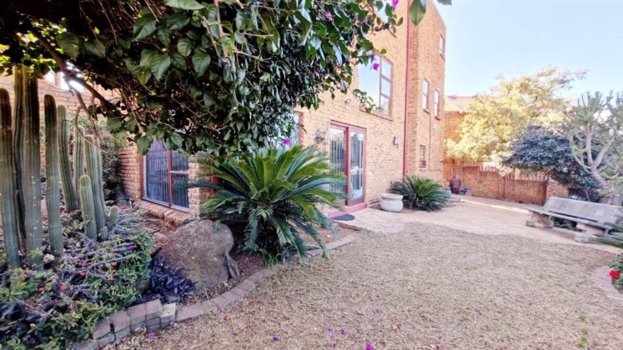 3 Bedroom Property for Sale in Bassonia Gauteng