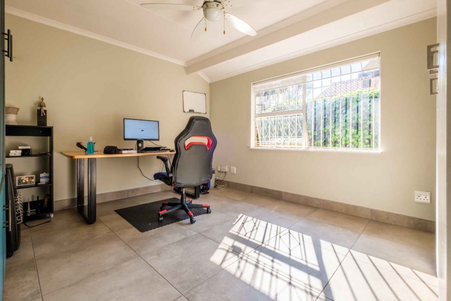3 Bedroom Property for Sale in Farrarmere Gauteng