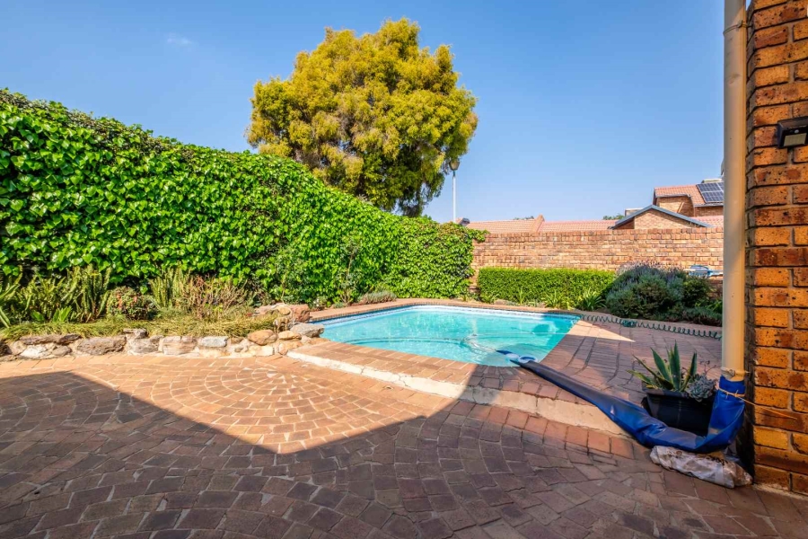 3 Bedroom Property for Sale in Farrarmere Gauteng