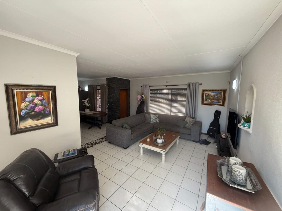 3 Bedroom Property for Sale in Breaunanda Gauteng