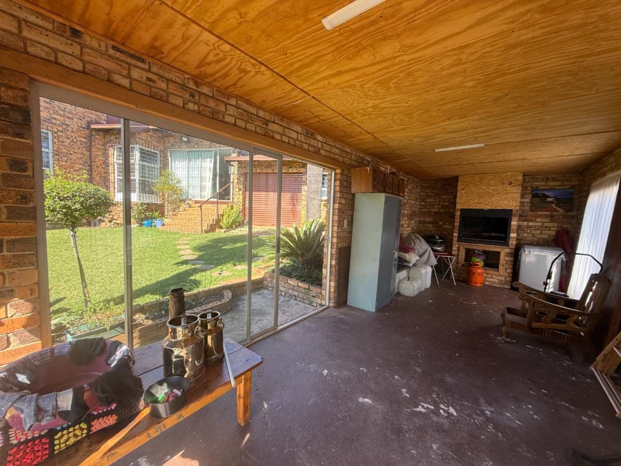 3 Bedroom Property for Sale in Breaunanda Gauteng