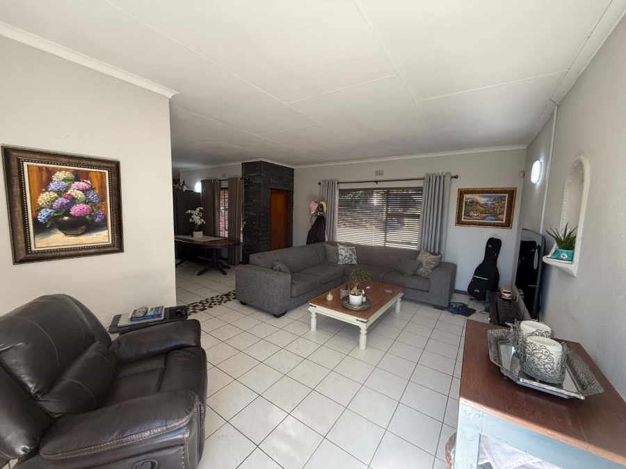 To Let 3 Bedroom Property for Rent in Breaunanda Gauteng