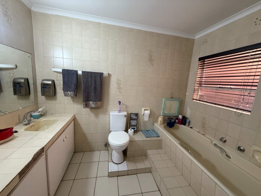 To Let 3 Bedroom Property for Rent in Breaunanda Gauteng