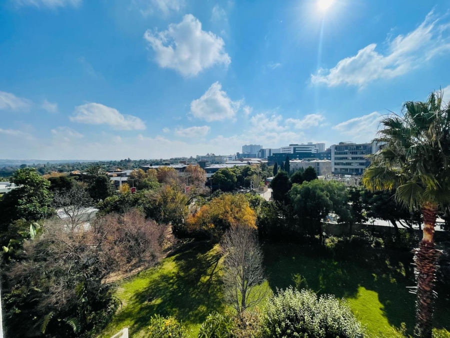 To Let 2 Bedroom Property for Rent in Sandhurst Gauteng