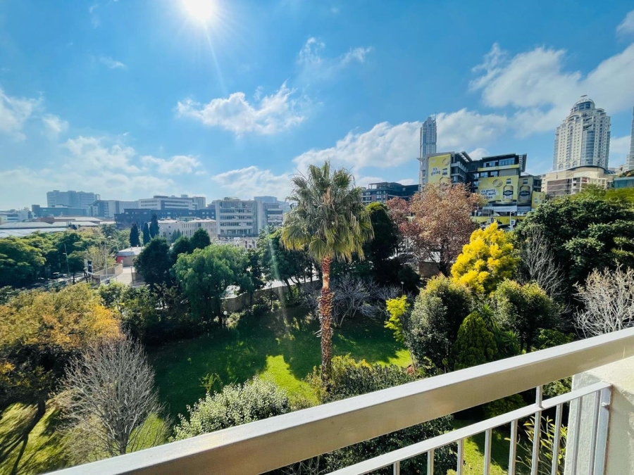 To Let 2 Bedroom Property for Rent in Sandhurst Gauteng