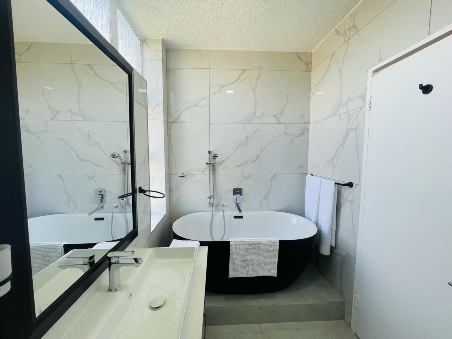 To Let 3 Bedroom Property for Rent in Sandhurst Gauteng