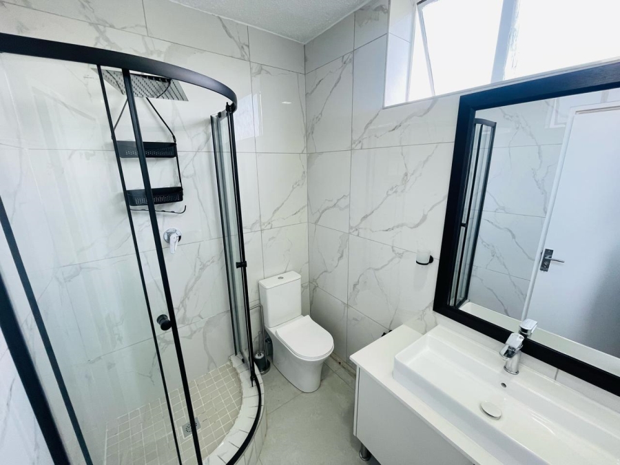 To Let 3 Bedroom Property for Rent in Sandhurst Gauteng