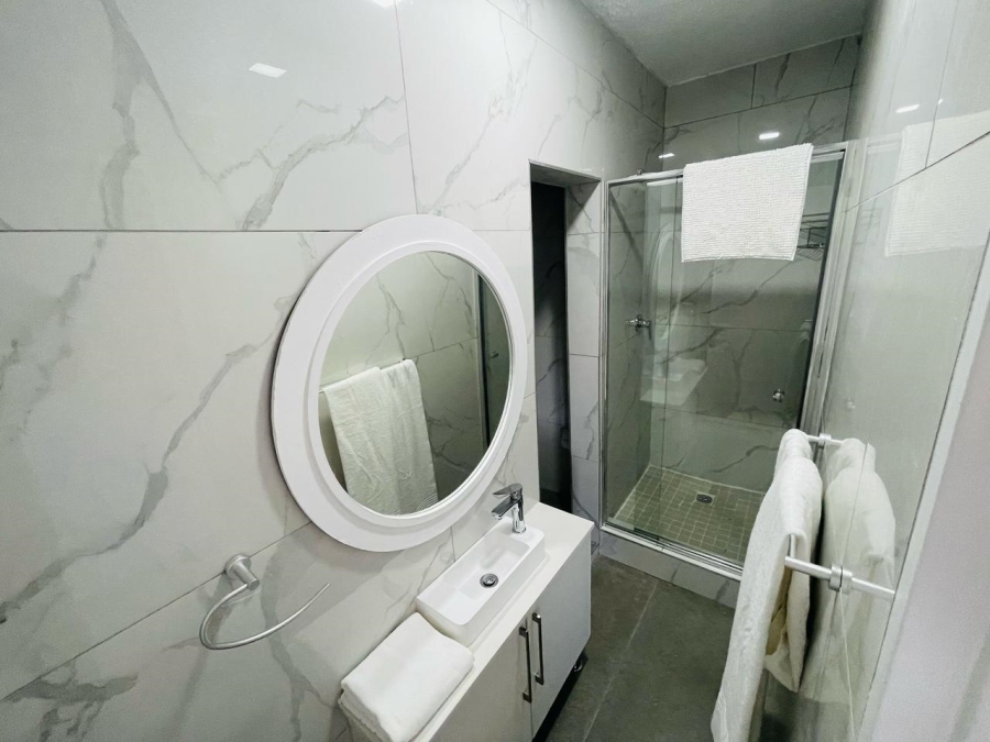To Let 3 Bedroom Property for Rent in Sandhurst Gauteng