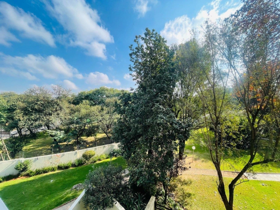 To Let 3 Bedroom Property for Rent in Sandhurst Gauteng
