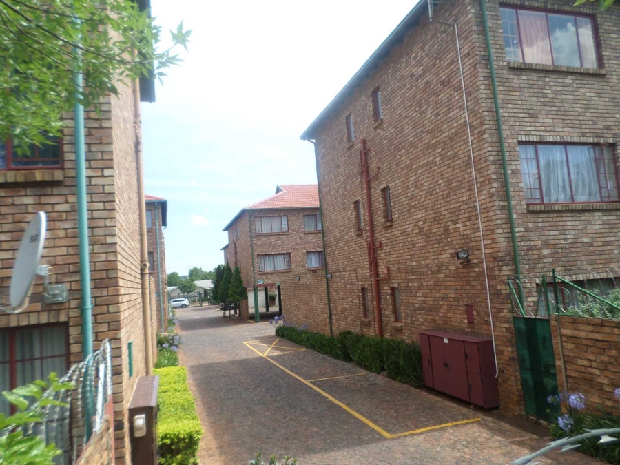 To Let 2 Bedroom Property for Rent in Moregloed Gauteng