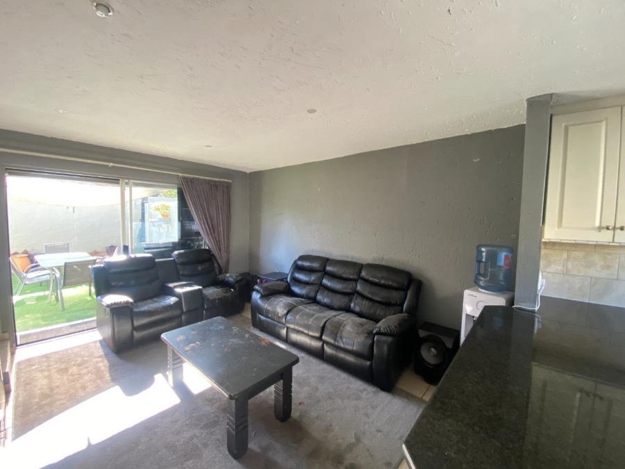 To Let 3 Bedroom Property for Rent in Fairland Gauteng