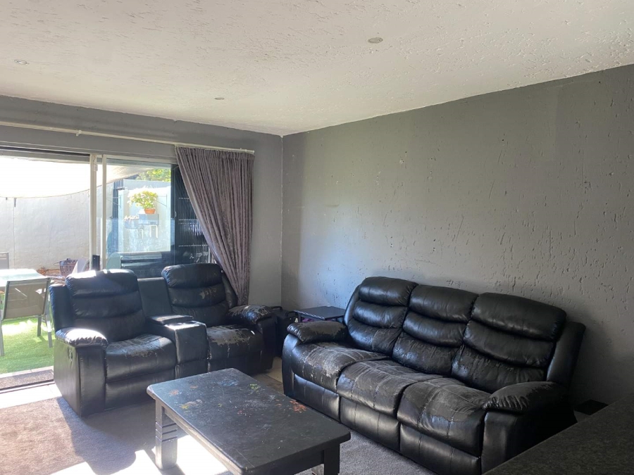 To Let 3 Bedroom Property for Rent in Fairland Gauteng