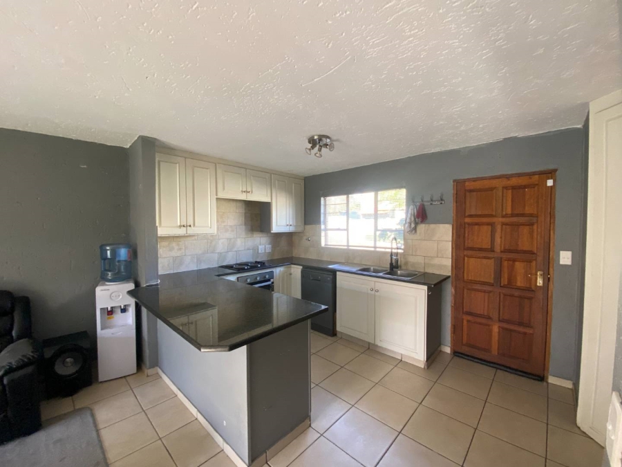 To Let 3 Bedroom Property for Rent in Fairland Gauteng