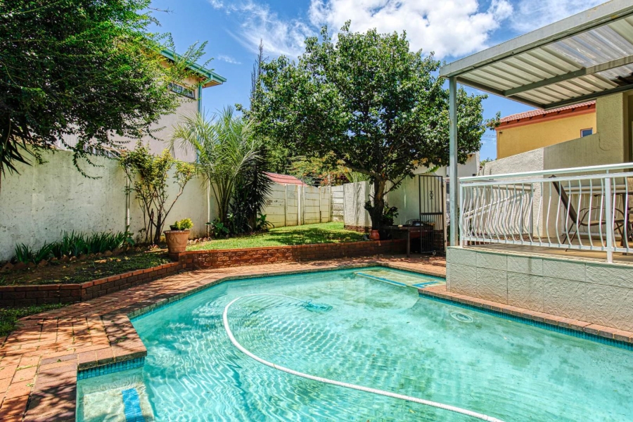 3 Bedroom Property for Sale in Mondeor Gauteng