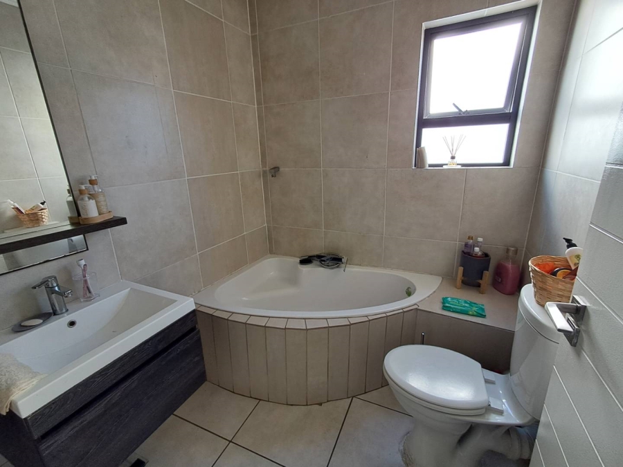 1 Bedroom Property for Sale in Oakdene Gauteng
