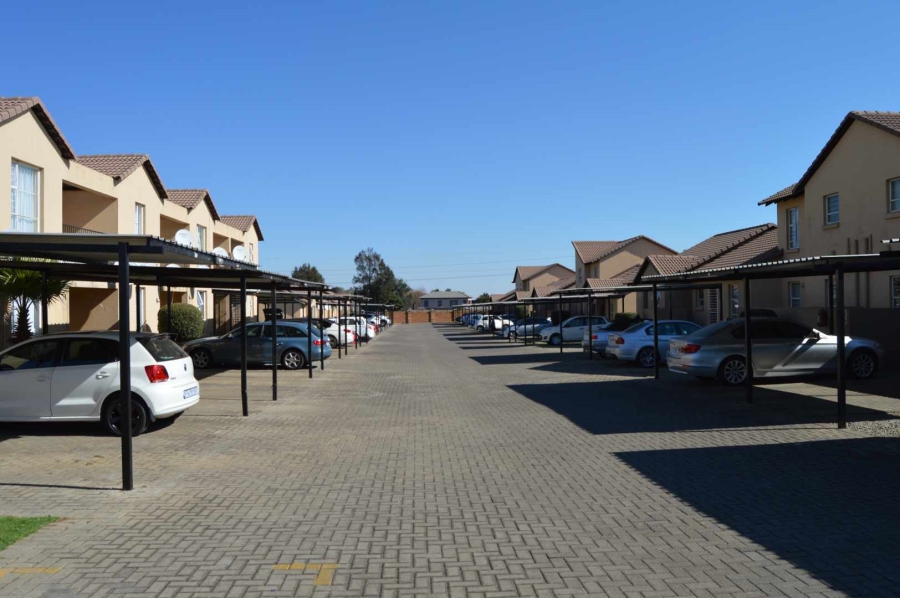 2 Bedroom Property for Sale in Albertsdal Gauteng