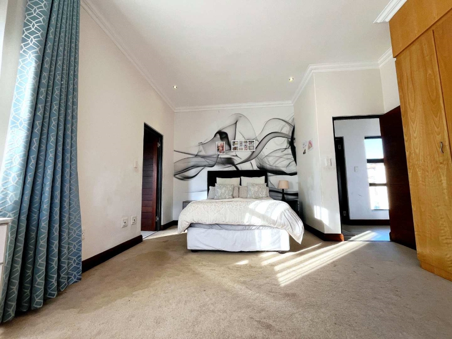 6 Bedroom Property for Sale in Mooikloof Gauteng