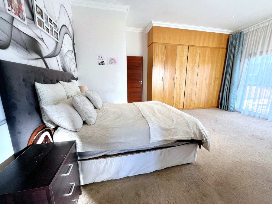 6 Bedroom Property for Sale in Mooikloof Gauteng