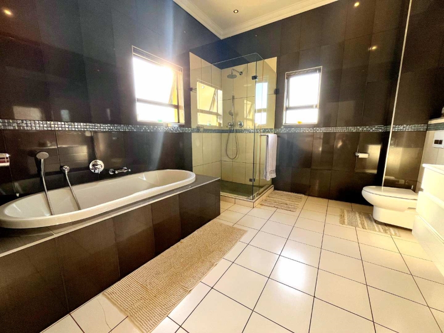 6 Bedroom Property for Sale in Mooikloof Gauteng