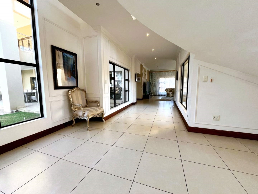 6 Bedroom Property for Sale in Mooikloof Gauteng