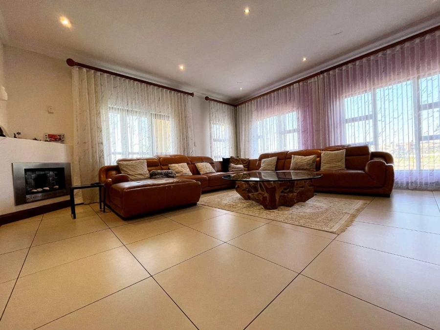 6 Bedroom Property for Sale in Mooikloof Gauteng