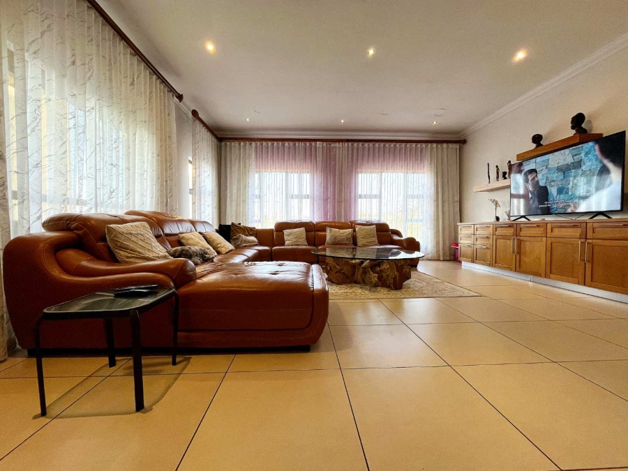 6 Bedroom Property for Sale in Mooikloof Gauteng