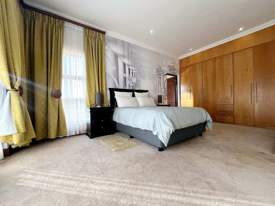 6 Bedroom Property for Sale in Mooikloof Gauteng