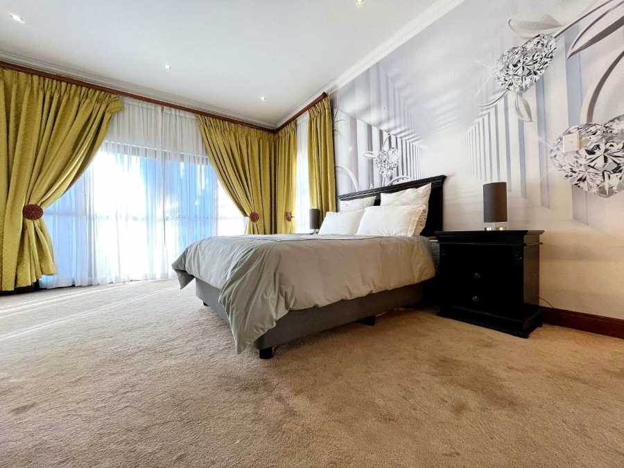 6 Bedroom Property for Sale in Mooikloof Gauteng