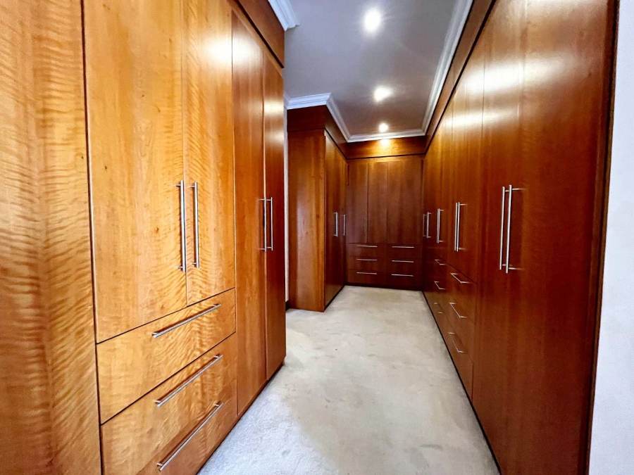 6 Bedroom Property for Sale in Mooikloof Gauteng