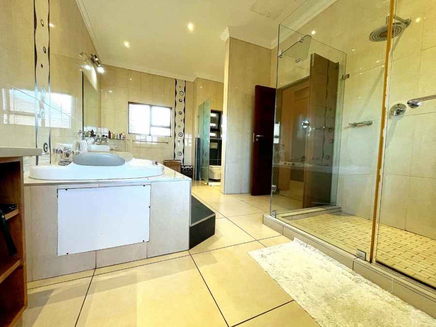6 Bedroom Property for Sale in Mooikloof Gauteng