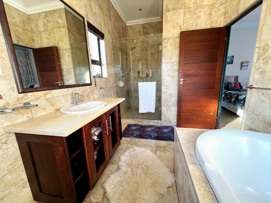 6 Bedroom Property for Sale in Mooikloof Gauteng