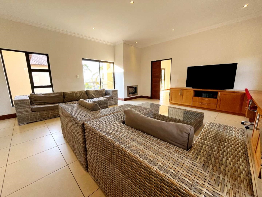 6 Bedroom Property for Sale in Mooikloof Gauteng