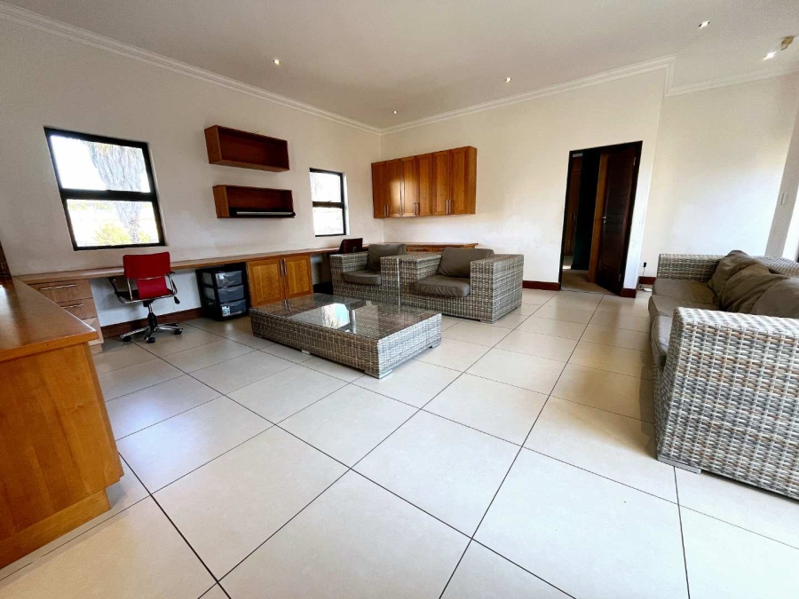 6 Bedroom Property for Sale in Mooikloof Gauteng