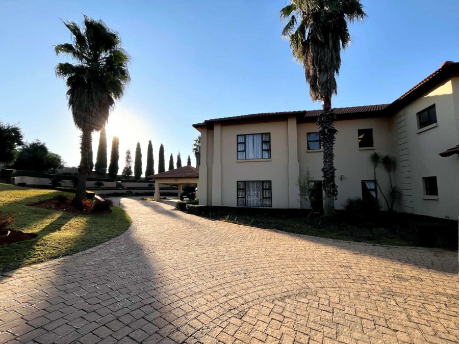 6 Bedroom Property for Sale in Mooikloof Gauteng