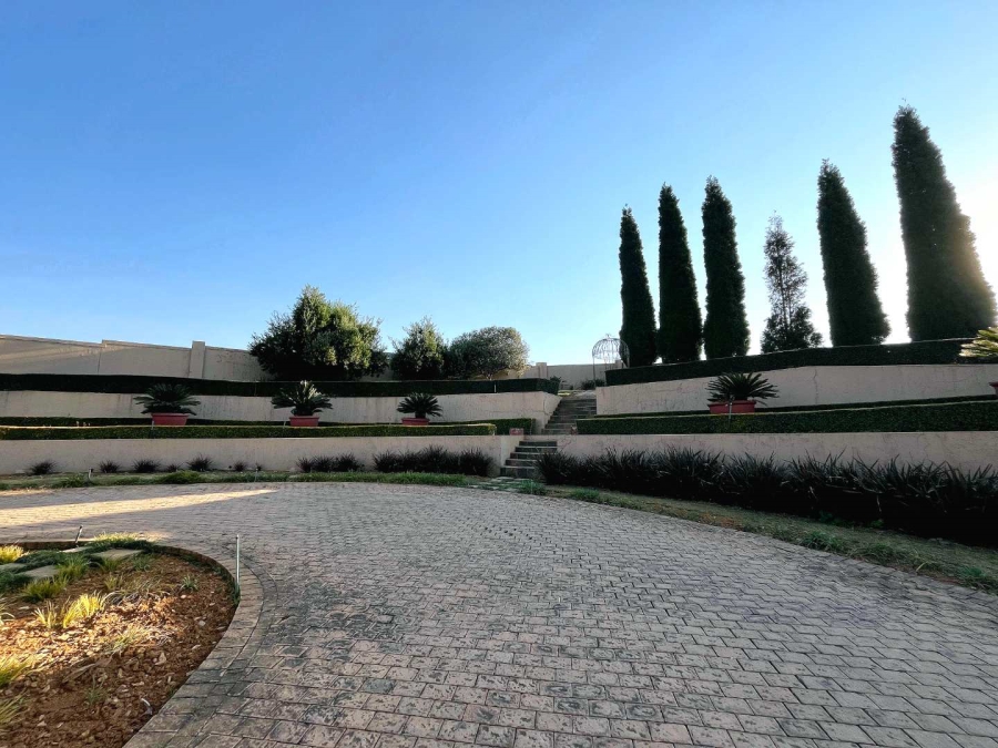 6 Bedroom Property for Sale in Mooikloof Gauteng