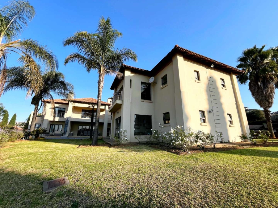 6 Bedroom Property for Sale in Mooikloof Gauteng
