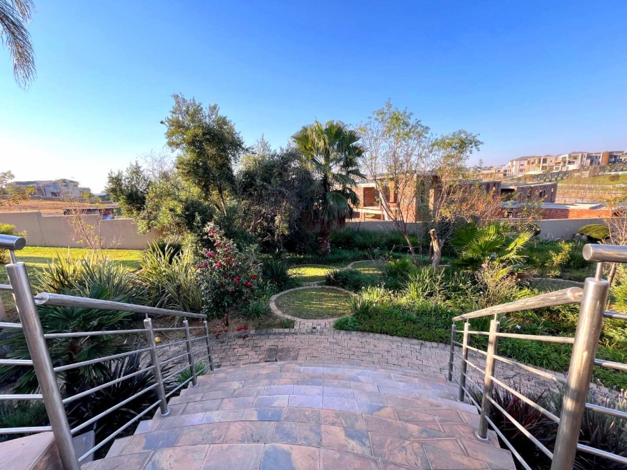 6 Bedroom Property for Sale in Mooikloof Gauteng