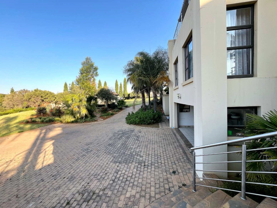 6 Bedroom Property for Sale in Mooikloof Gauteng