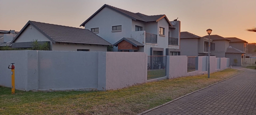 3 Bedroom Property for Sale in Zambezi Manor Lifestyle Estate Gauteng
