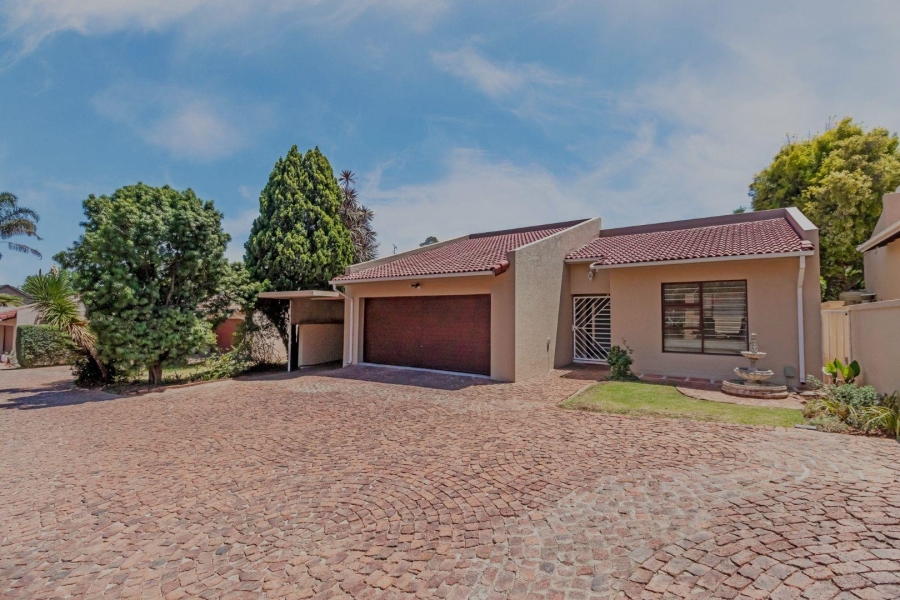 3 Bedroom Property for Sale in Darrenwood Gauteng