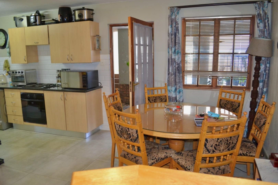 To Let 2 Bedroom Property for Rent in Olympus Gauteng